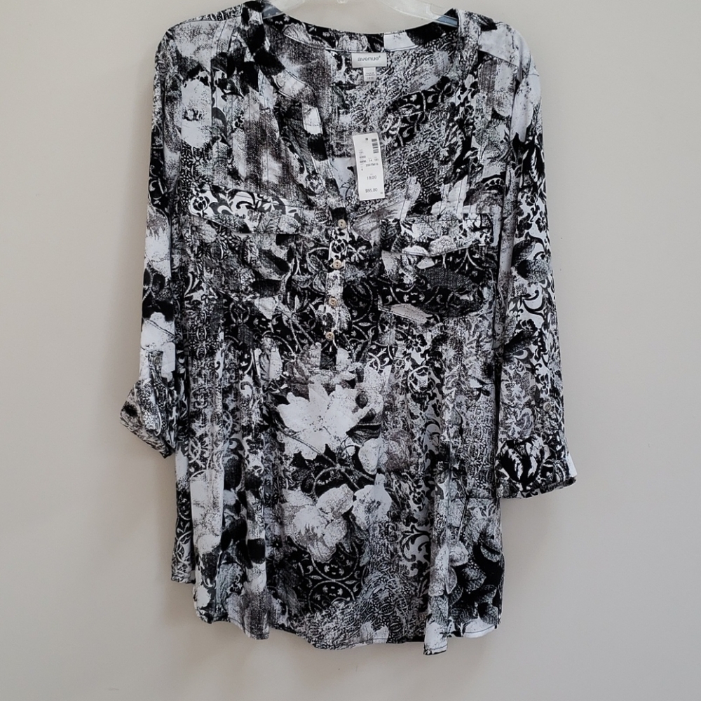 Avenue Women's Top NWT